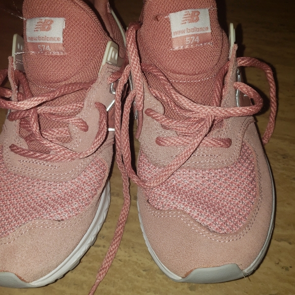 Pretty in pink New Balance - Picture 7 of 7